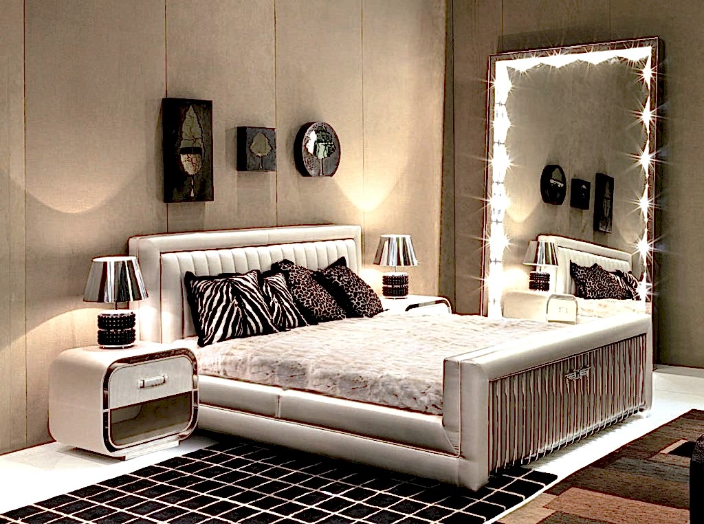 Зеркало в спальне. Где его место?