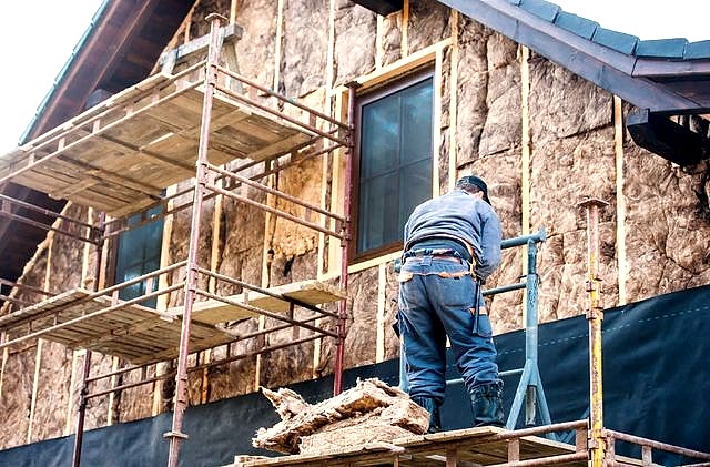 Утепление стен загородного дома